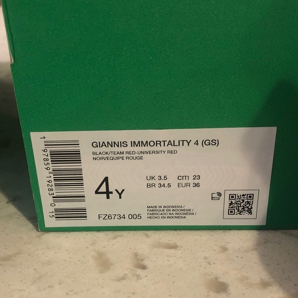 Nike Giannis Immortality 4 Kids Sneakers - Black and Red - Picture 2 of 4